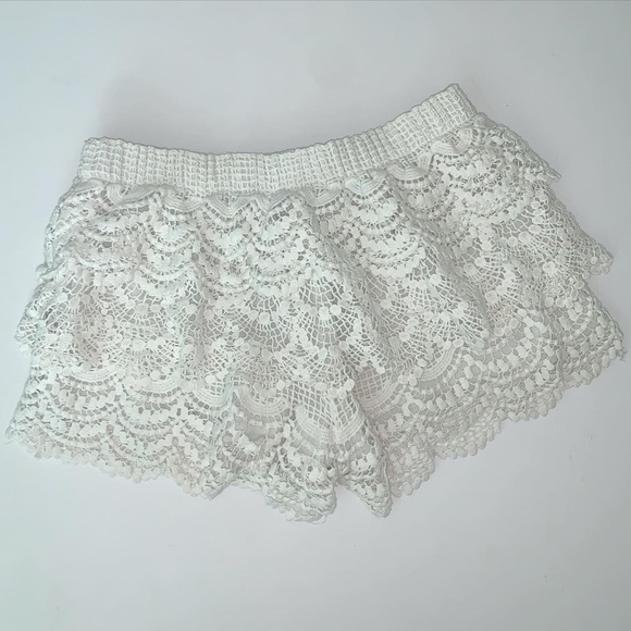 White lace shorts - Picture 3 of 4